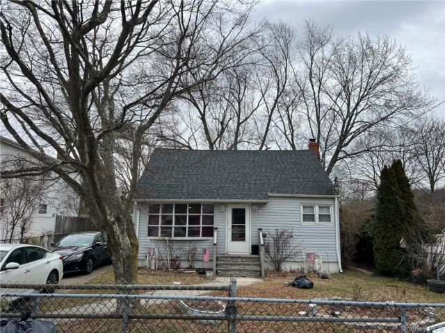 [Mastic Real Estate, listing number 7245781]