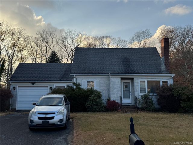  4 BR,  2.00 BTH &nbsp;Cape cod style home in Center Moriches