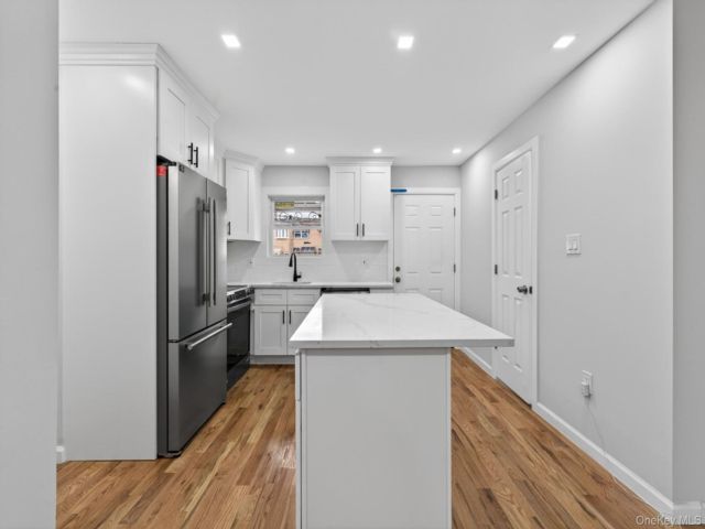  3 BR,  3.00 BTH &nbsp;House style home in Brownsville