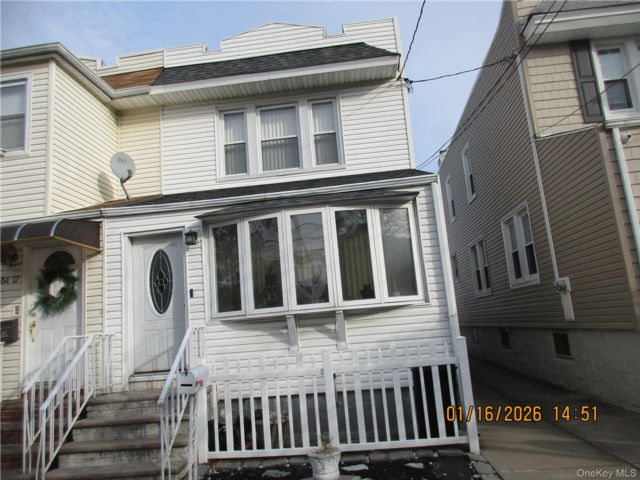  3 BR,  2.00 BTH &nbsp;Colonial style home in Middle Village