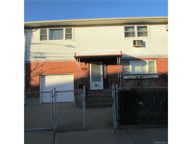  2 BR,  2.00 BTH &nbsp;Colonial style home in Elmont
