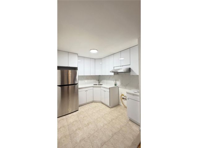  3 BR,  2.00 BTH &nbsp;Other style home in East Elmhurst