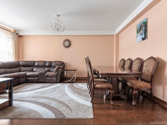  3 BR,  3.00 BTH &nbsp;Other style home in Rego Park