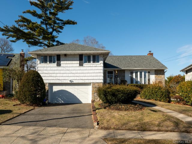  3 BR,  3.00 BTH &nbsp;Splanch style home in Roosevelt