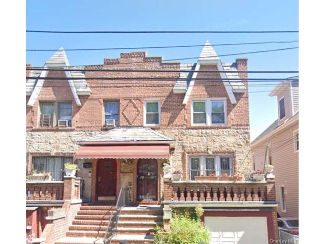  5 BR,  4.00 BTH &nbsp;Tudor style home in Woodside