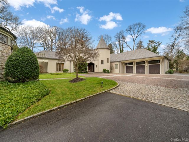  7 BR,  6.00 BTH &nbsp;Other style home in Locust Valley