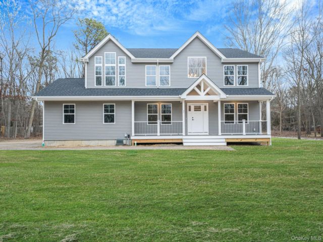  4 BR,  3.00 BTH &nbsp;Colonial style home in Centereach