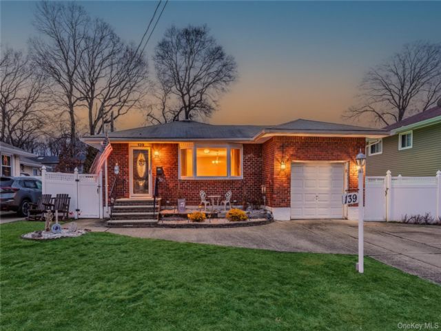 [Massapequa Real Estate, listing number 7245987]