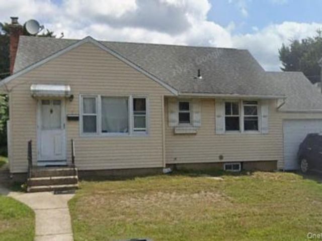  3 BR,  2.00 BTH &nbsp;Ranch style home in Hicksville