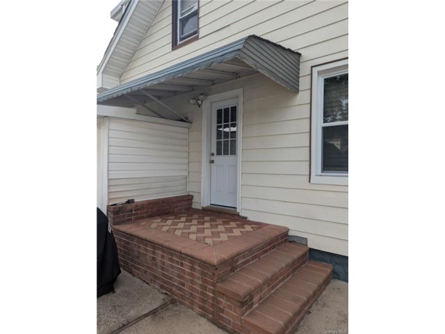  2 BR,  1.00 BTH &nbsp;Cape cod style home in Oceanside