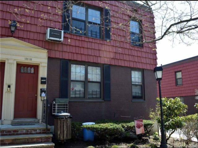  2 BR,  1.00 BTH &nbsp;Other style home in Flushing