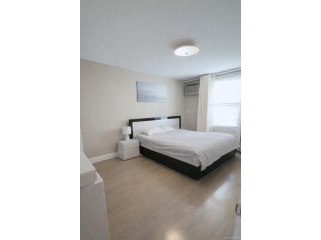 [PHOTO]