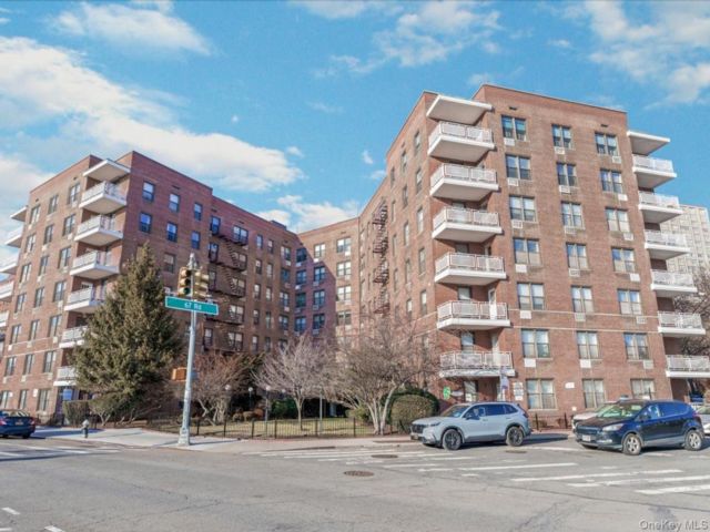  2 BR,  2.00 BTH &nbsp;Other style home in Forest Hills