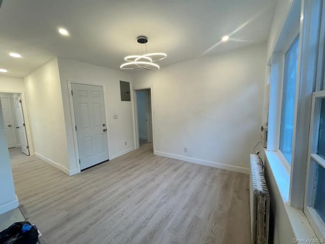  3 BR,  2.00 BTH &nbsp;Colonial style home in Jamaica