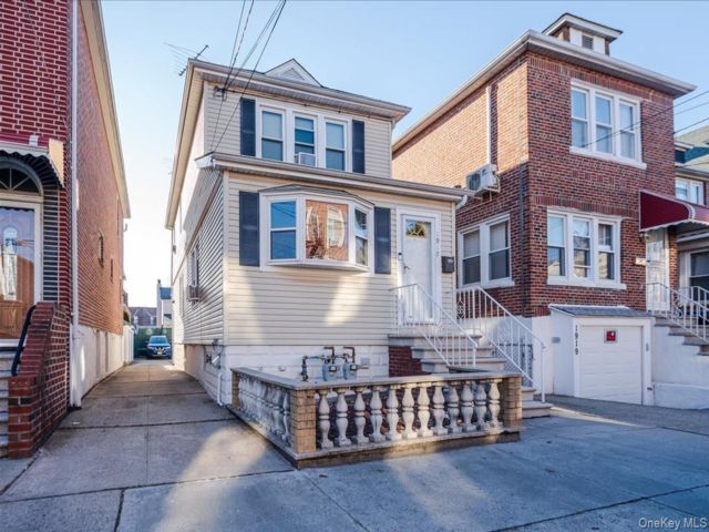  4 BR,  3.00 BTH &nbsp;Colonial style home in Pilgrim