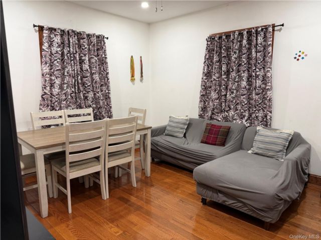  2 BR,  3.00 BTH &nbsp;Colonial style home in Hollis