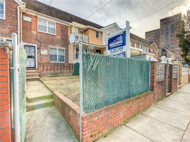  2 BR,  2.00 BTH &nbsp;House style home in Forest Hills