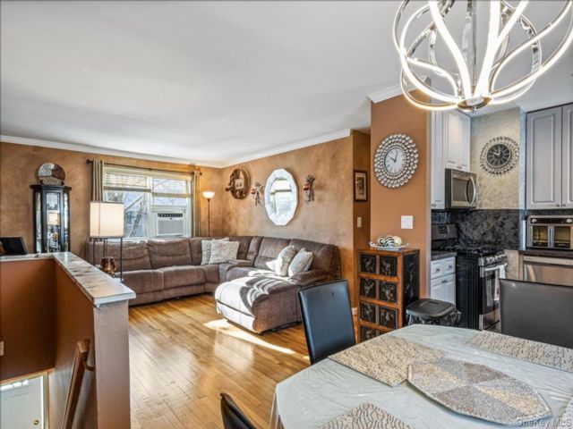  3 BR,  1.00 BTH &nbsp;Other style home in Bayside