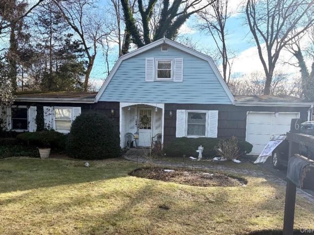  5 BR,  3.00 BTH &nbsp;Other style home in Farmingville