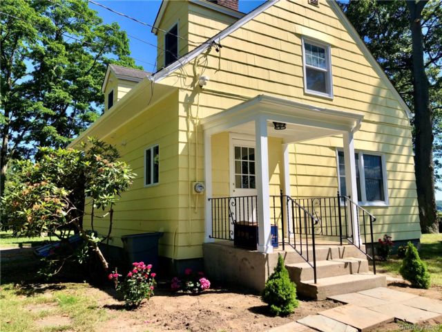  2 BR,  2.00 BTH &nbsp;Cottage style home in Northport