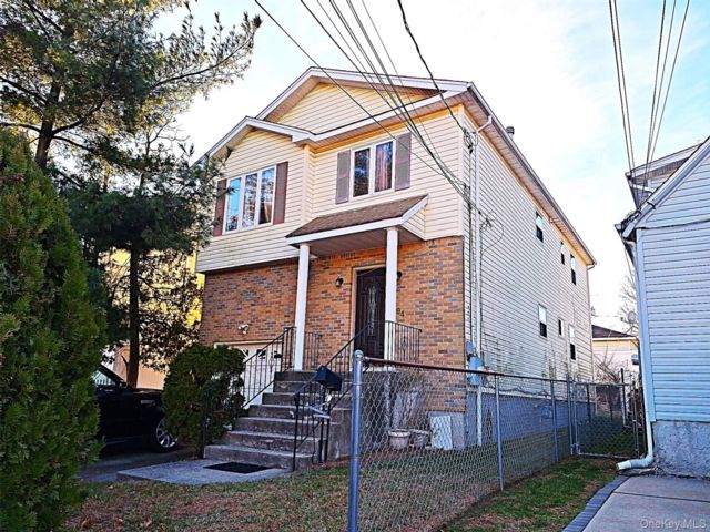  5 BR,  3.00 BTH &nbsp;Colonial style home in Elmont