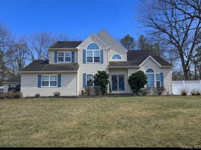  4 BR,  3.00 BTH &nbsp;Victorian style home in Middle Island