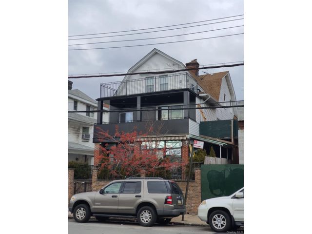 14 BR,  7.00 BTH &nbsp;House style home in Madison