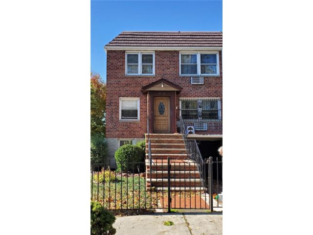  3 BR,  2.00 BTH &nbsp;House style home in Maspeth