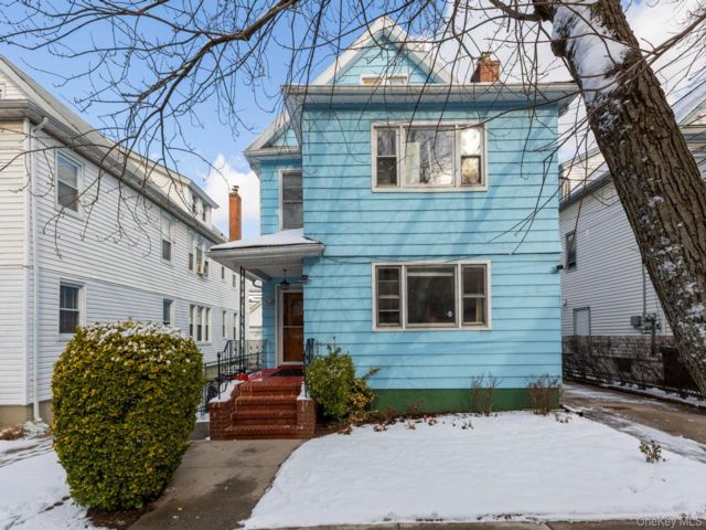  7 BR,  2.00 BTH &nbsp;House style home in Queens Village