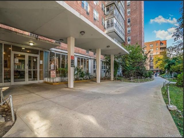  2 BR,  2.00 BTH &nbsp;Other style home in Flushing