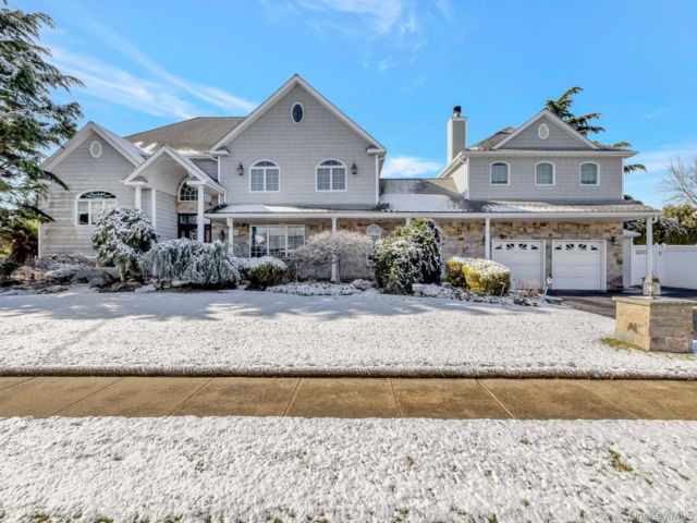  4 BR,  3.00 BTH &nbsp;Colonial style home in Massapequa Park