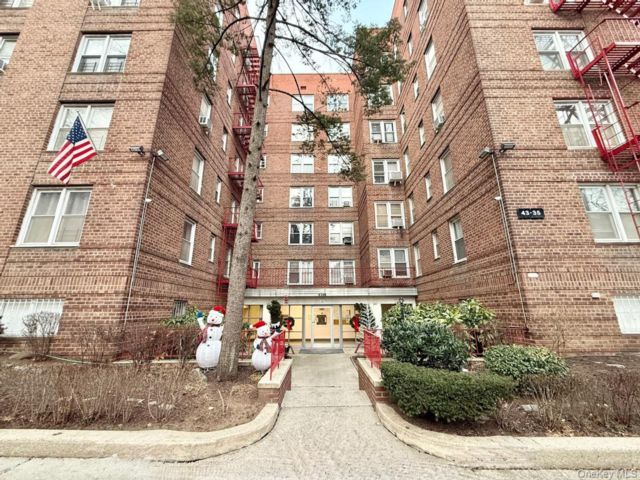  2 BR,  1.00 BTH &nbsp;Other style home in Flushing