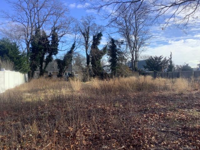 Lot <b>Size:</b> 71X110 &nbsp;House style home in Patchogue