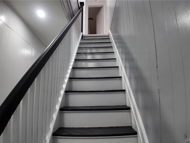  3 BR,  1.00 BTH &nbsp;Colonial style home in Richmond Hill