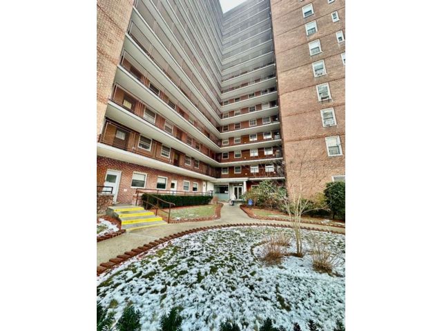  3 BR,  2.00 BTH &nbsp;Other style home in Rego Park