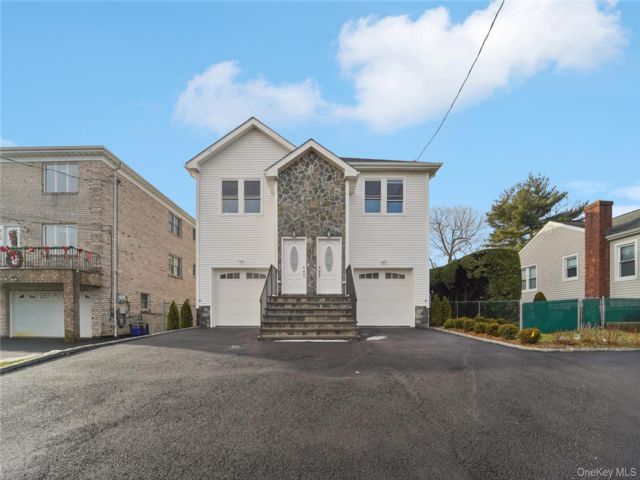  7 BR,  5.00 BTH &nbsp;Other style home in Yonkers