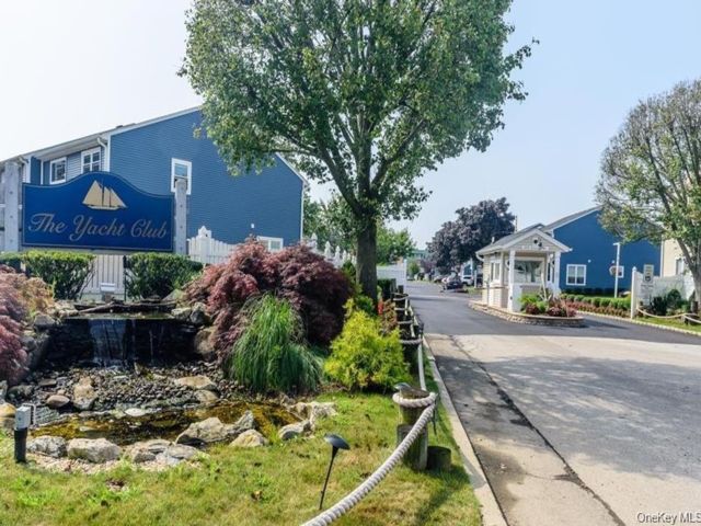  3 BR,  3.00 BTH &nbsp;Condo style home in Island Park