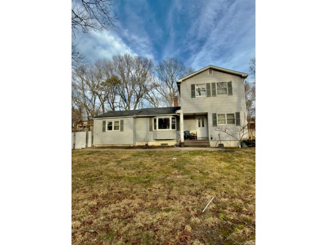  6 BR,  2.00 BTH &nbsp;Other style home in Shirley