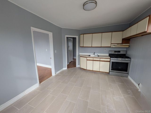  3 BR,  1.00 BTH &nbsp;Colonial style home in Jamaica