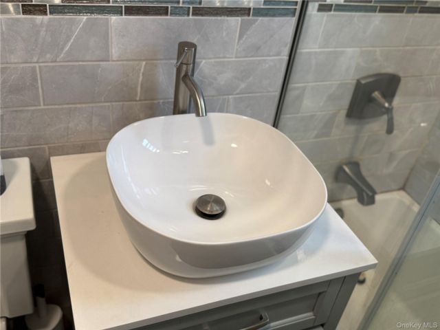 [PHOTO]