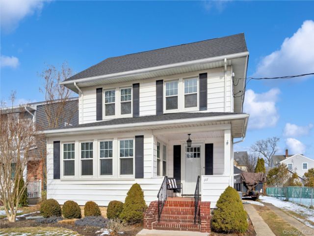  3 BR,  2.00 BTH &nbsp;Colonial style home in Rockville Centre