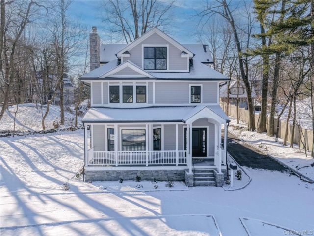  5 BR,  5.00 BTH &nbsp;Colonial style home in New Rochelle