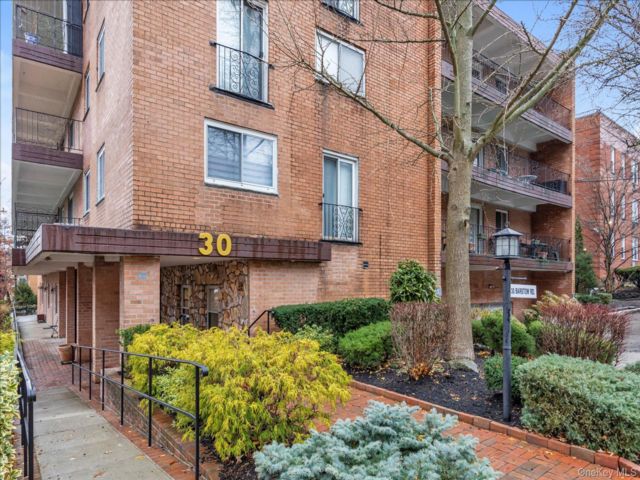  2 BR,  2.00 BTH &nbsp;Other style home in Great Neck