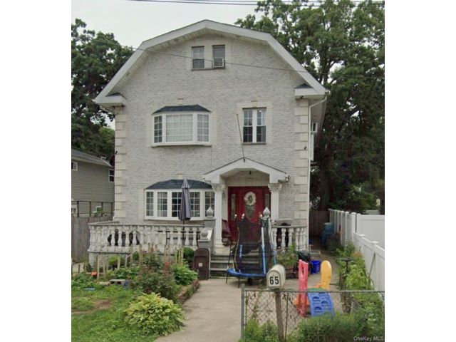  5 BR,  3.00 BTH &nbsp;Contemporary style home in Roosevelt