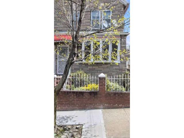  4 BR,  2.00 BTH &nbsp;Other style home in East Elmhurst