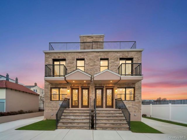  7 BR,  6.00 BTH &nbsp;Contemporary style home in Woodside