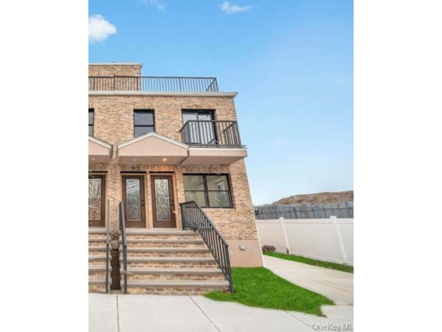  7 BR,  6.00 BTH &nbsp;Contemporary style home in Woodside