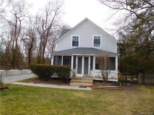  4 BR,  2.00 BTH &nbsp;House style home in Speonk