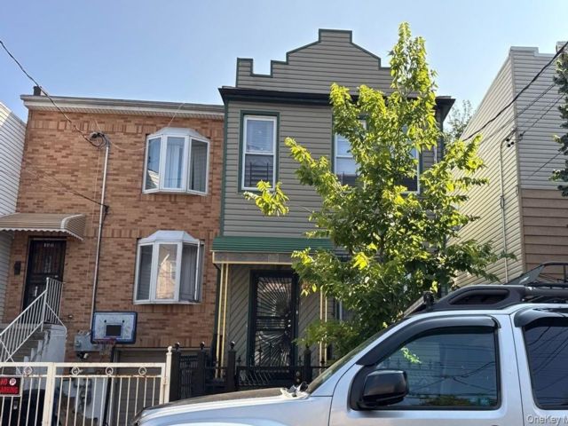  5 BR,  2.00 BTH &nbsp;Colonial style home in East New York