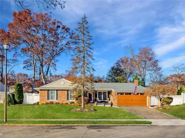  4 BR,  2.00 BTH &nbsp;Ranch style home in Port Jefferson